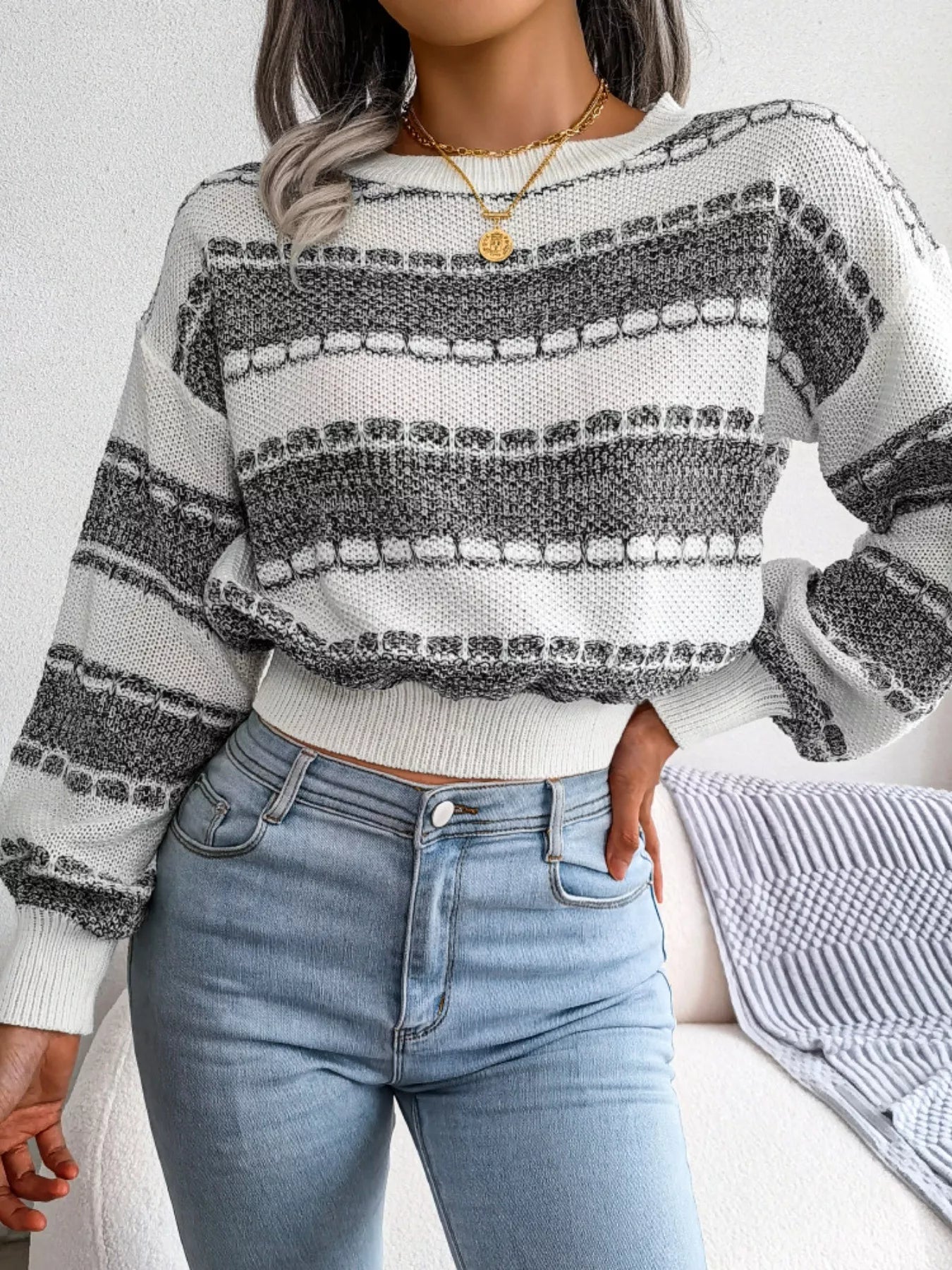 Color Block Round Neck Cropped Sweater (3 Colors)
