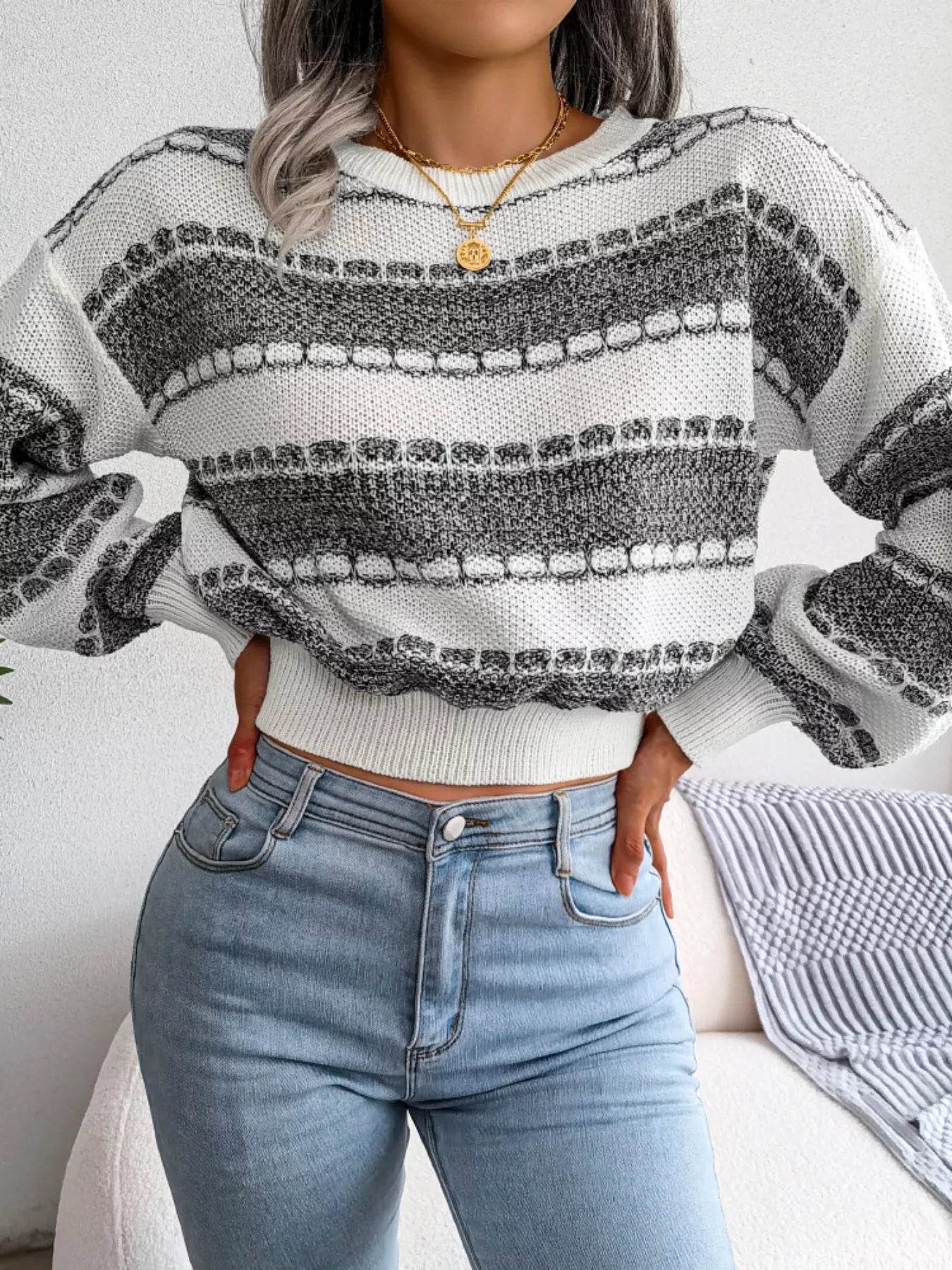 Color Block Round Neck Cropped Sweater (3 Colors)