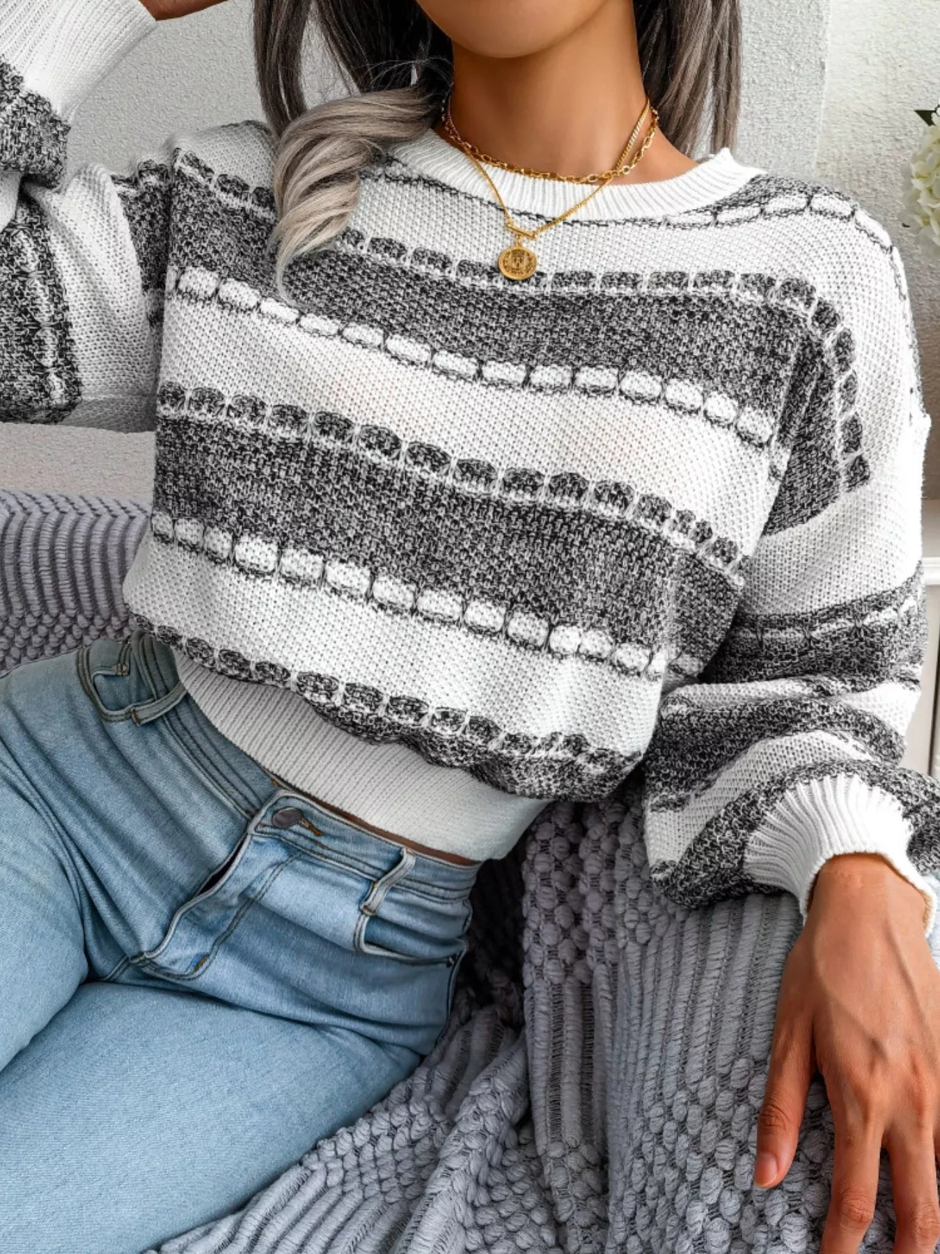 Color Block Round Neck Cropped Sweater (3 Colors)